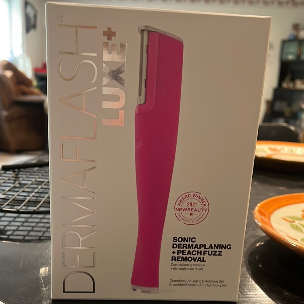 Dermaflash Luxe Sonic Dermaplaning Device - Pink